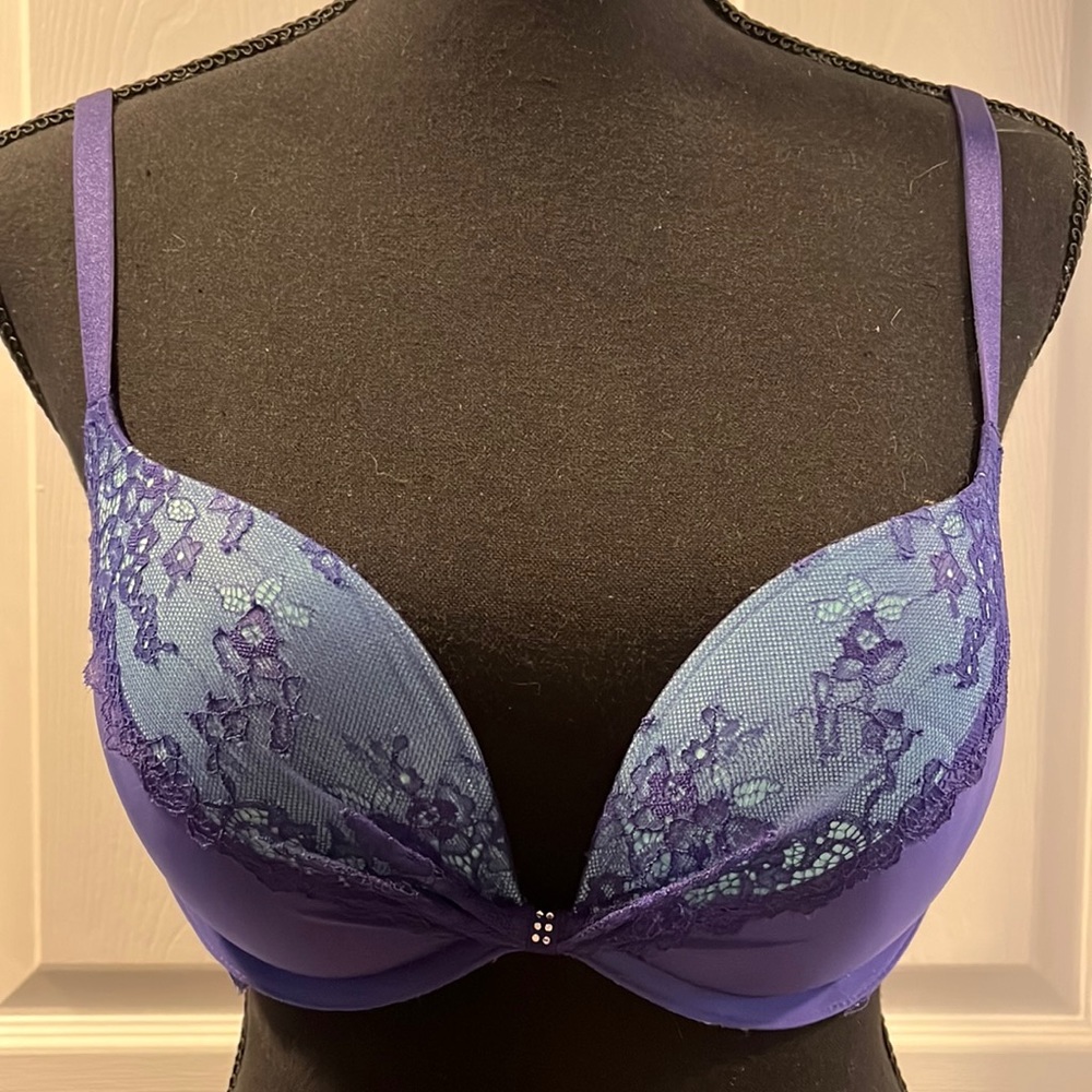 NWOT Victoria's Secret Padded Demi Underwire Bra Blue w/lace & rhinestones 34D